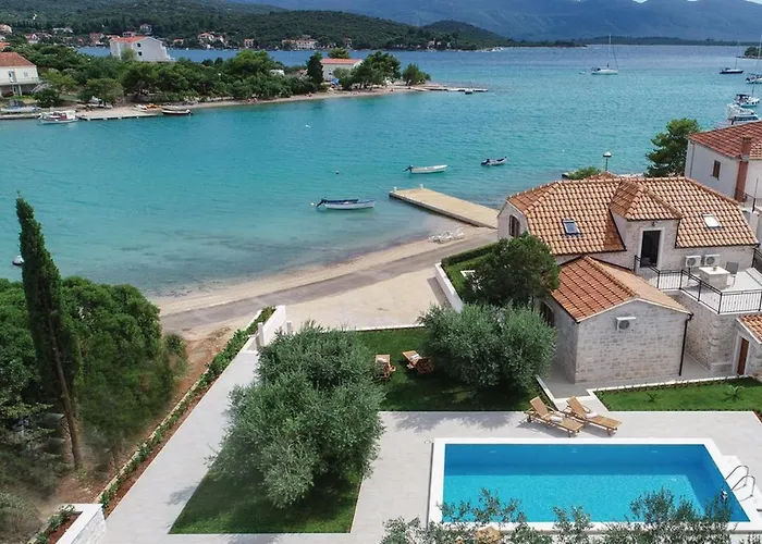 Holiday Home Loviste photo