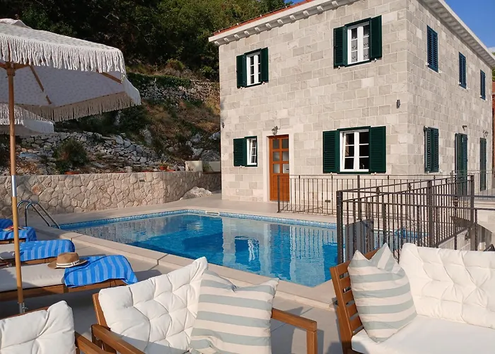 Beautiful New 3-Bedroom House, Near Cavtat,Parking Uskoplje photo