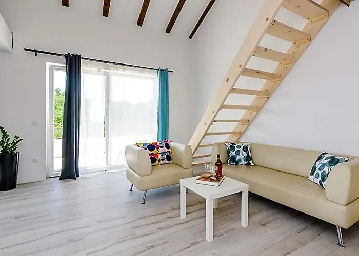 Фото Villa Majkovica - 4 Bedroom Villa With Private Pool & En-Suite Bathrooms & Parking Орашац